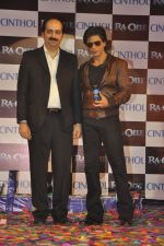 Shahrukh Khan unveils CInthol-Ra.one Deo in Filmcity, Mumbai on 4th Oct 2011 (23).JPG